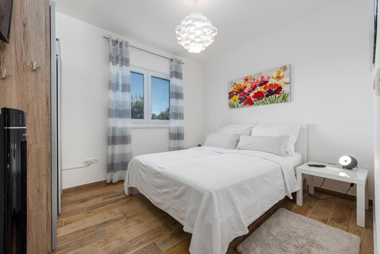 Hibiskus App1 Apartman Vir Kültér fotó