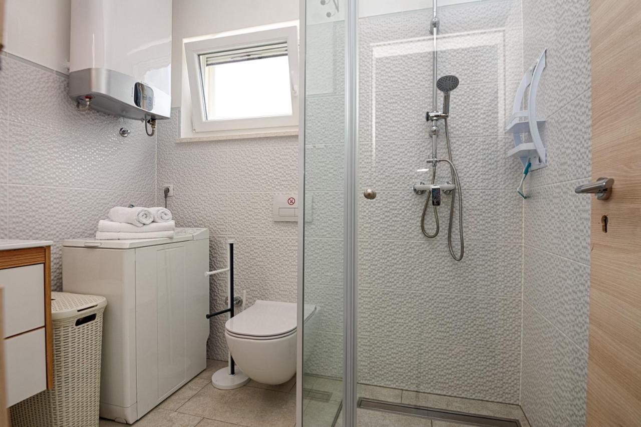Hibiskus App1 Apartman Vir Kültér fotó